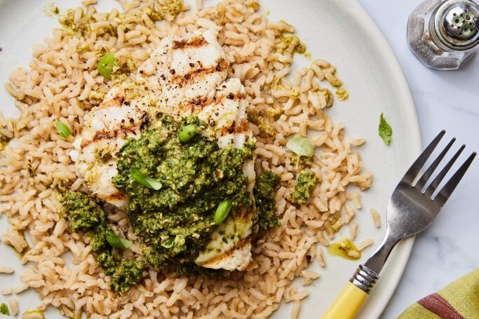 Flétan grillé au pesto de noix