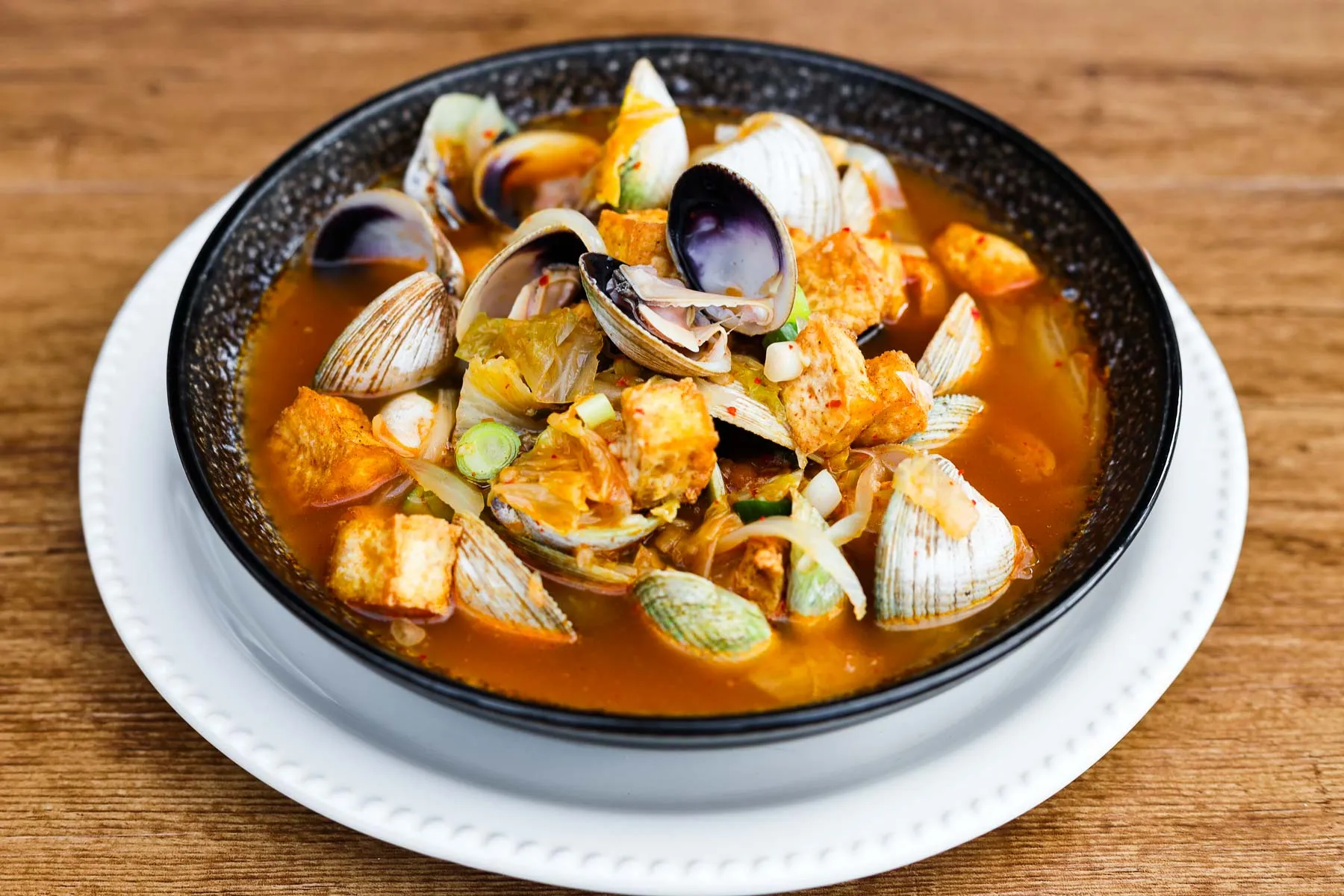 Soupe Kimchi au Tofu et Palourdes