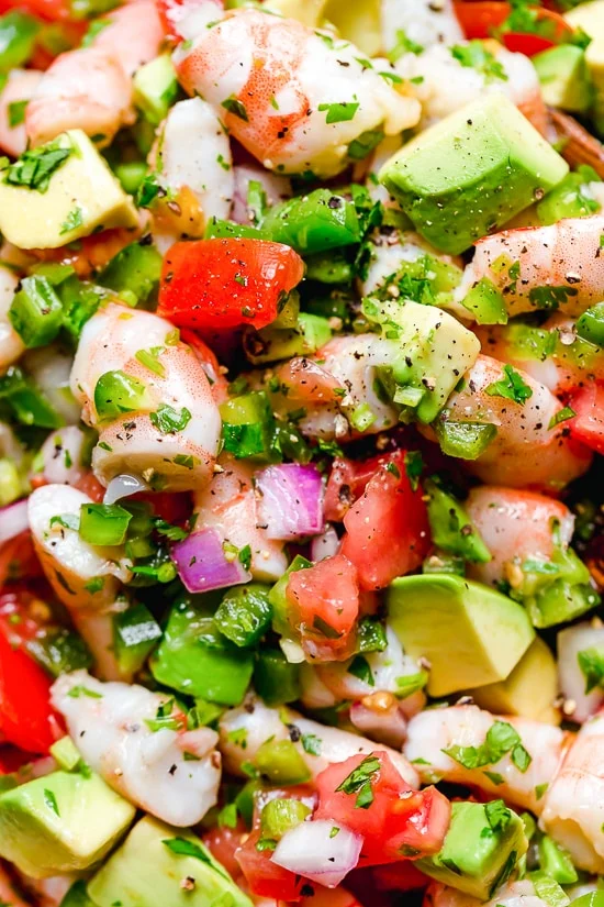 Salade piquante de crevettes et d'avocat au citron vert