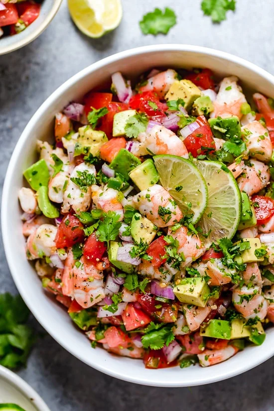 Salade piquante de crevettes et d'avocat au citron vert