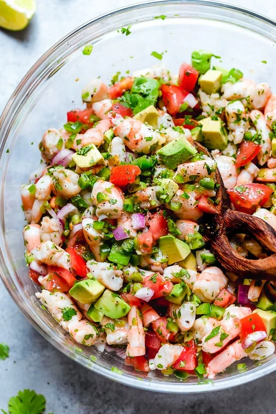 Salade piquante de crevettes et d'avocat au citron vert