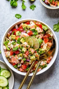 Salade piquante de crevettes et d'avocat au citron vert (ma recette incontournable)