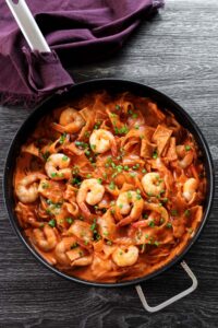 Nouilles en verre aux crevettes et à la rose - Ang Sarap