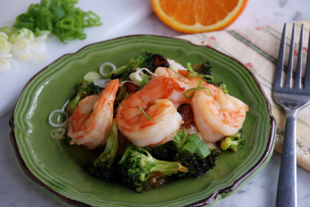 crevettes-au-miel-orange-avec-brocoli-petite-ferme