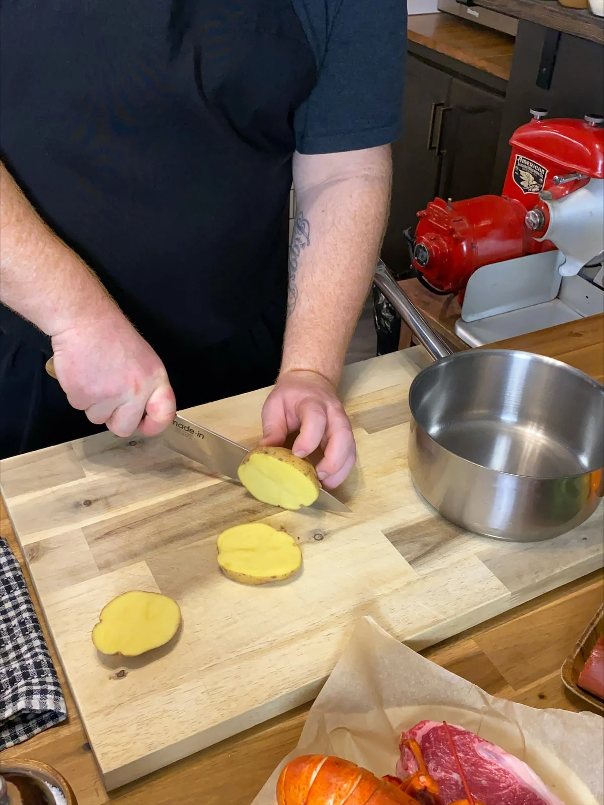Trancher des pommes de terre