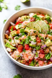 Salade piquante de crevettes et d'avocat au citron vert