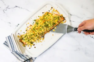 Saumon rouge en croûte de poireaux et d'ananas – Wild For Salmon