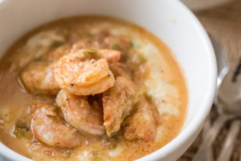 Crevettes et gruau au fromage