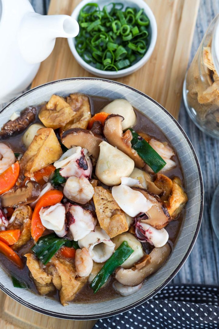 Tofu frit dans la sauce aux fruits de mer