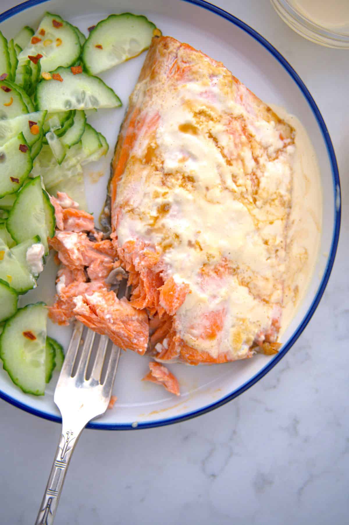 recette de saumon surgelé à la friteuse avec salade de concombre
