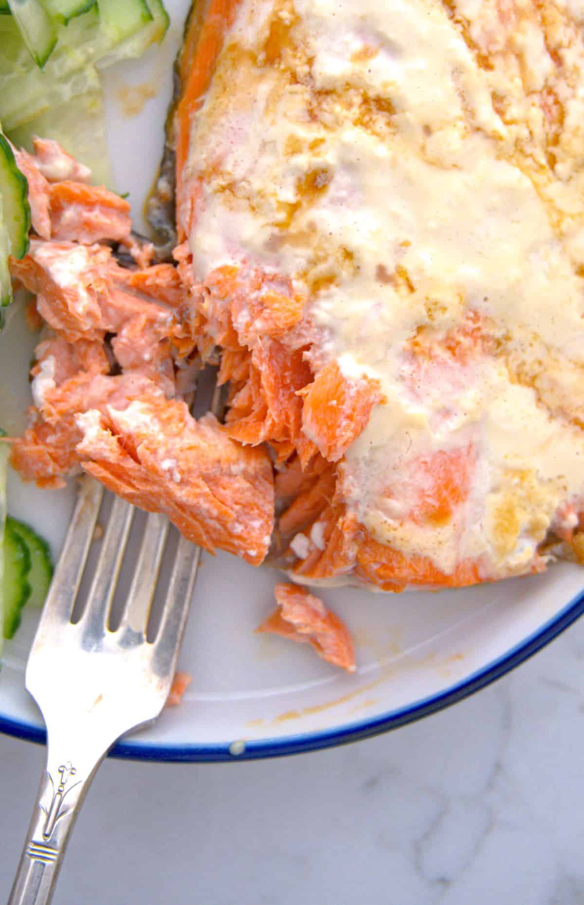 recette de saumon congelé à la friteuse à air image en gros plan du saumon feuilleté