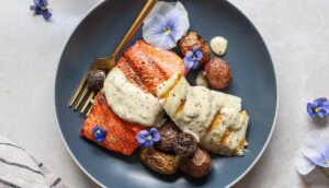 Plateau de fruits de mer rouges, blancs et bleus – Wild For Salmon