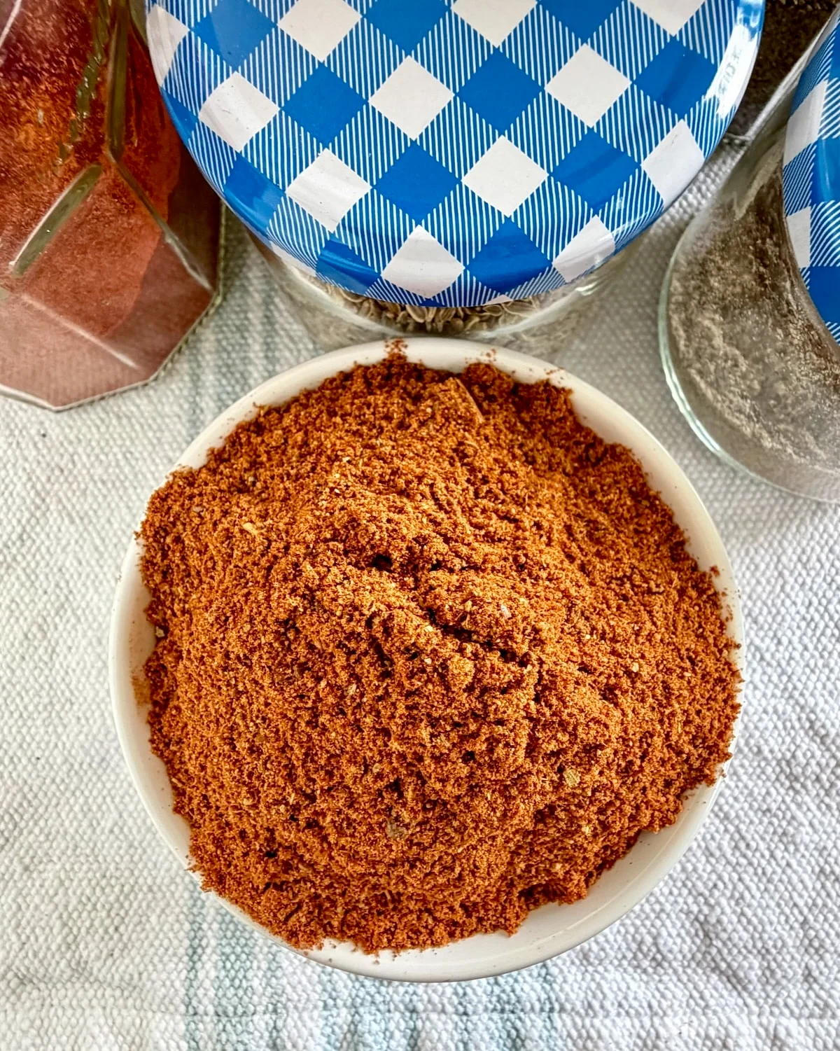 Mélange d’épices maison dans un bol