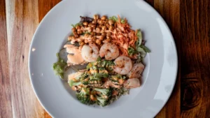Bol de crevettes à la coriandre et au citron vert