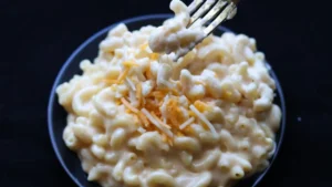 Bouchées de macaroni au fromage et au thon à la friteuse à air