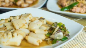 Calamars sautés à la vietnamienne (mực xào)