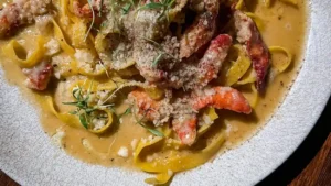 Des pâtes façon restaurant avec une soupe du commerce