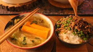 Khao tom pla, soupe de riz thaïe au poisson et aux crevettes