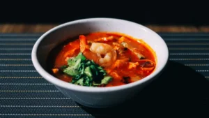 Le gumbo aux crevettes et à la saucisse de la famille Rasberry