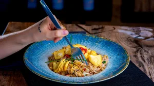 Le riz frit au crabe du chef Angelo Sosa