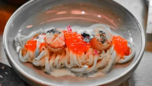 Linguine crémeuses aux Saint-Jacques, citron et poivre : un dîner facile et élégant