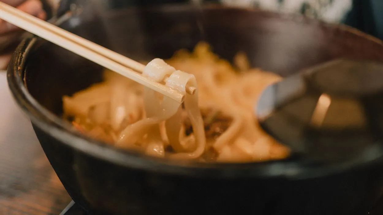 Lomi udon, soupe de nouilles philippino-japonaise