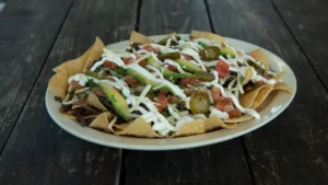 Nachos aux crevettes épicées sur plaque