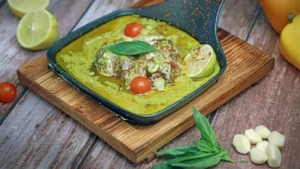 Poisson en feuilles de chou saumurées, beurre à l'arroche et au citron vert