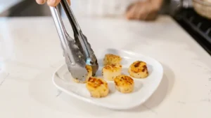 Saint-Jacques à l'asiatique et nouilles de légumes