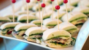 Sandwich à la salade de thon et relish sucrée